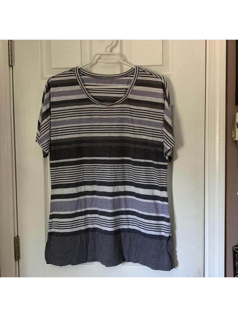 Womens large horizontal Striped t-shirt large grey white